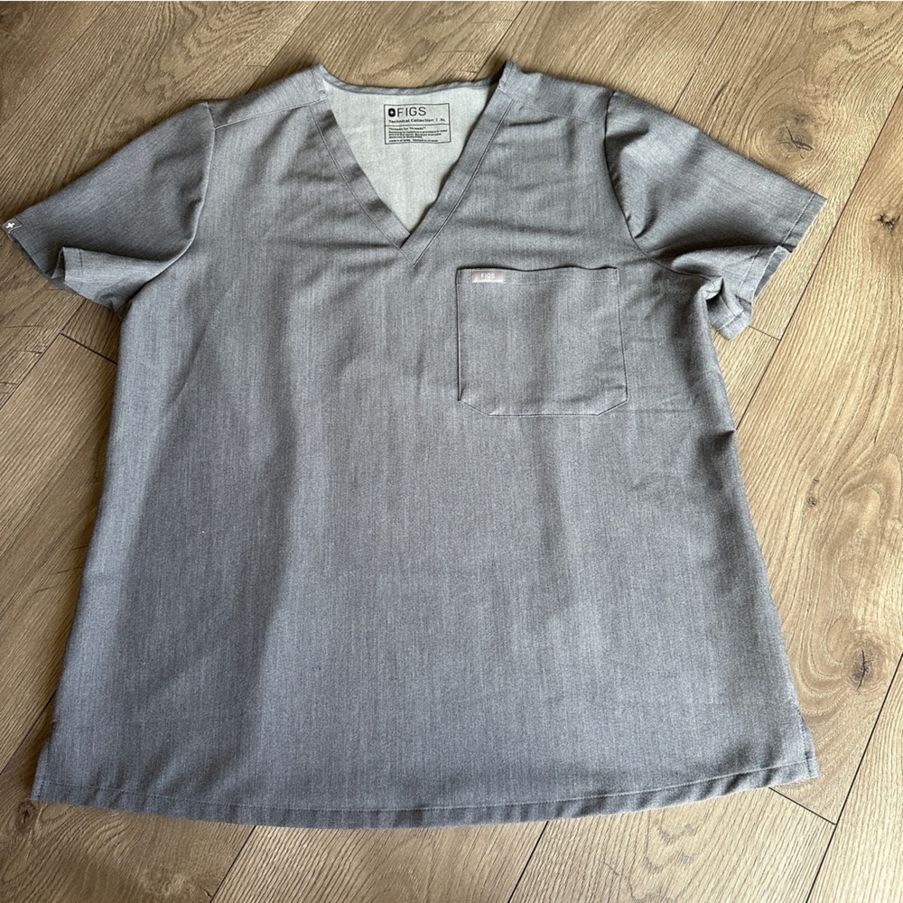 FIGS Catarina One Pocket Scrub Top in Graphite size XL